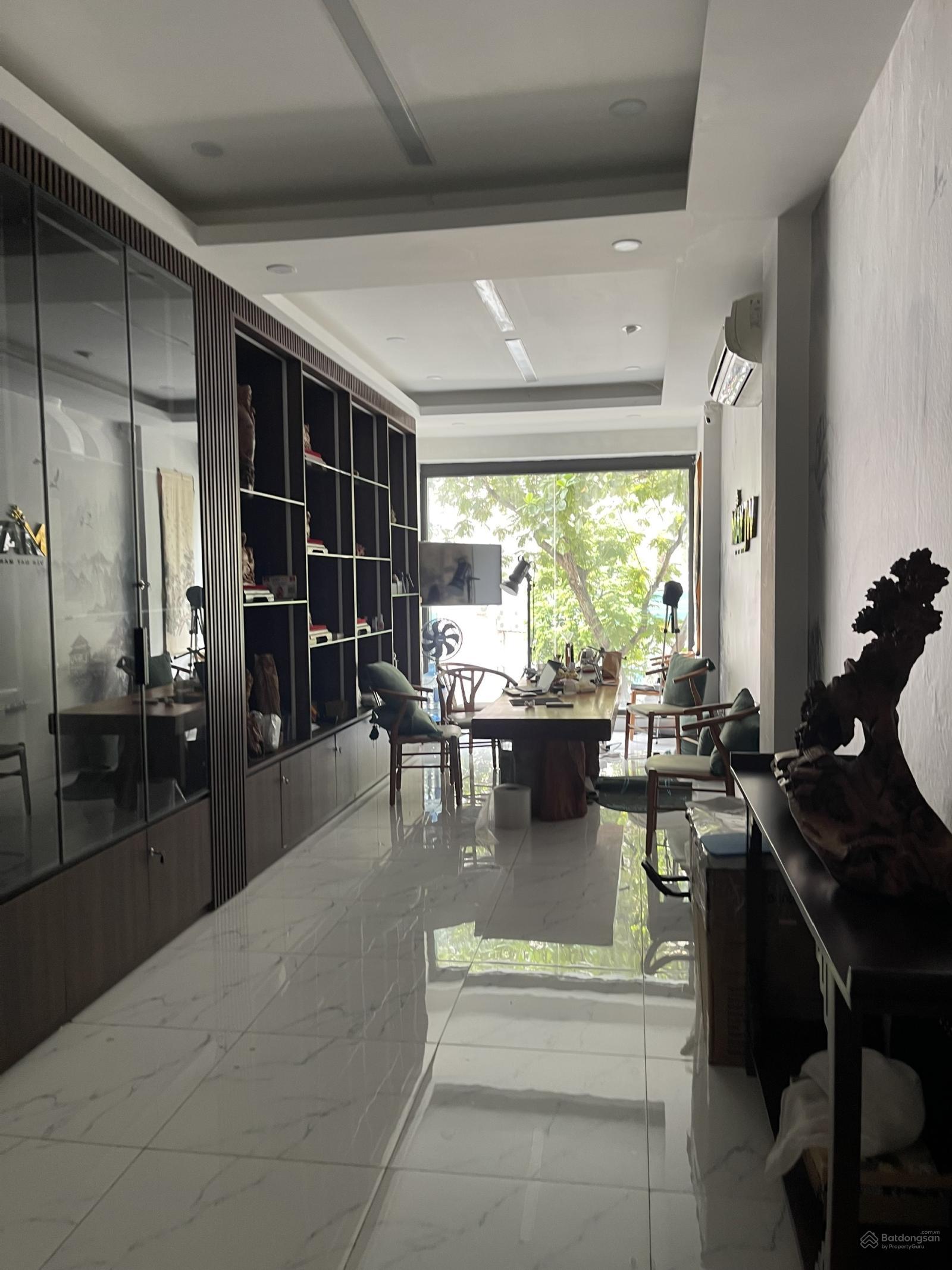 Cho thuê nhà mặt phố Trần Đăng Ninh, DT 40m2 * 6 tầng , có thang máy , giá 40tr/tháng