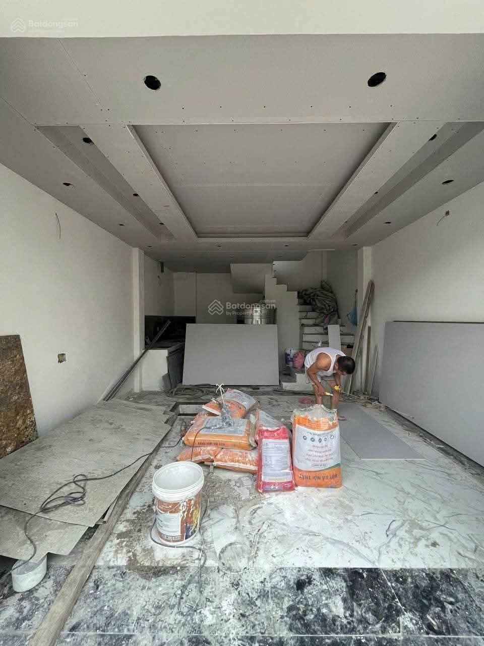 Nhà đẹp 53m. Giá 5tỷ05. ÔTÔ tránh cách 20m. Xây mới 3T. Full nội thất ( giáp trạm bơm Yên Nghĩa)