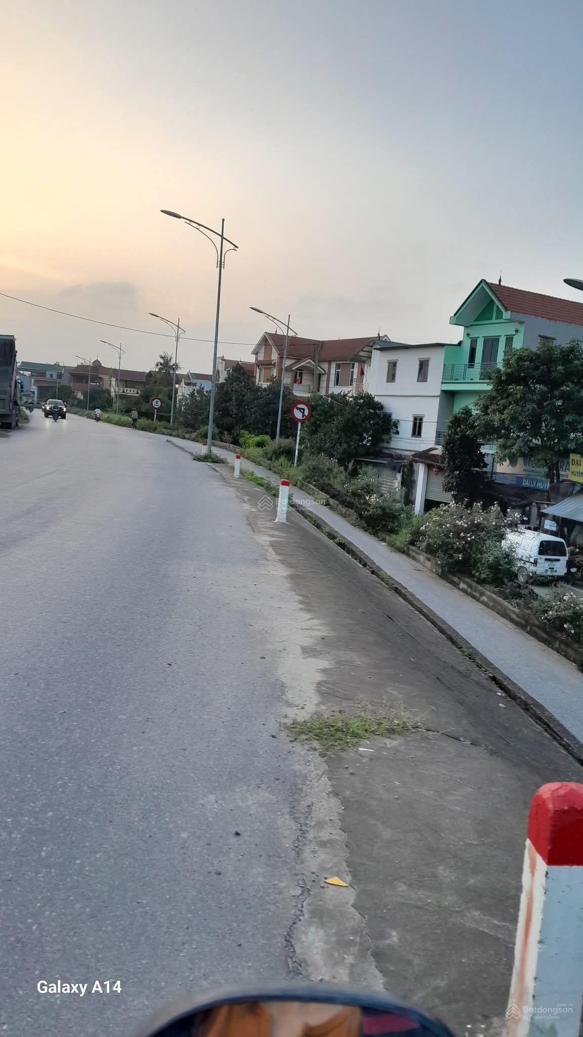 Nhà đẹp 53m. Giá 5tỷ05. ÔTÔ tránh cách 20m. Xây mới 3T. Full nội thất ( giáp trạm bơm Yên Nghĩa)
