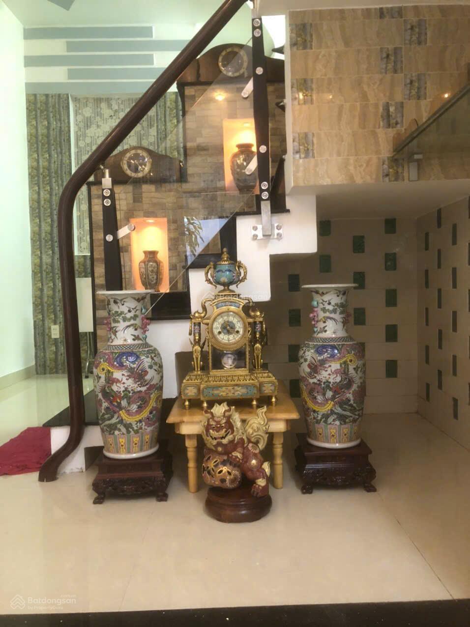 Bán nhà Phường 5 Quận 3, Nguyễn Thị Minh Khai, 3 lầu, sân thượng, 5pn 3wc, nhà mới vào ở ngay