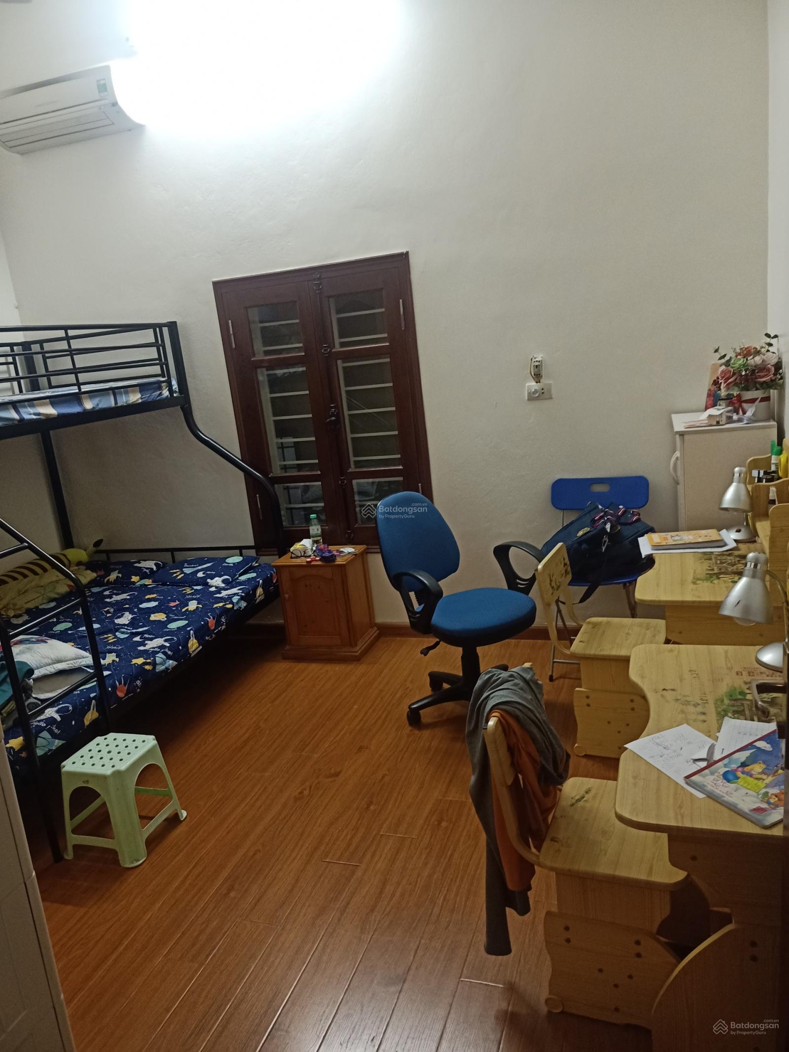 Bán nhà mặt đường Hoàng Sâm - Hoàng Quốc Việt, DTSĐ 50m2 x 2,5T, MT 3,6m giá 17 tỷ. LH 0936 011 ***