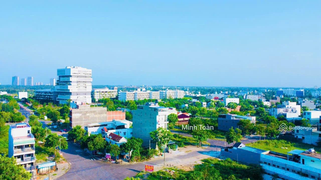 Góc 2 mặt tiền đường đối diện trường FPT