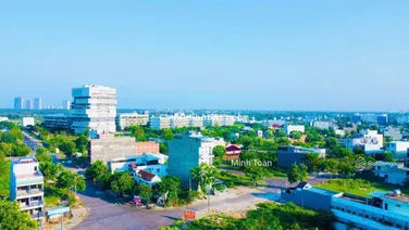 Góc 2 mặt tiền đường đối diện trường FPT