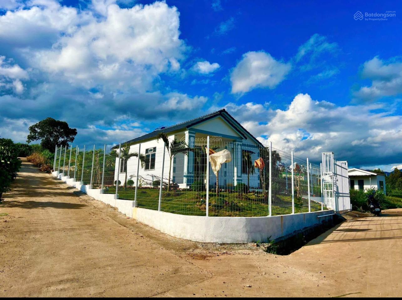 Nhà vườn đẹp ven Đà Lạt view đồi thông gần kề tiện ích, giá chỉ: 2 tỷ 300 triệu Nhà vườn đẹp ven Đà Lạt view đồi thông gần kề tiện ích, giá chỉ: 2 tỷ 300 triệu