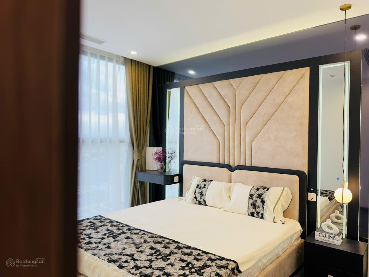 Bán căn hộ 2N2VS, tòa R1.02 Zenpark, tầng đẹp view thoáng, sẵn nội thất cao cấp.