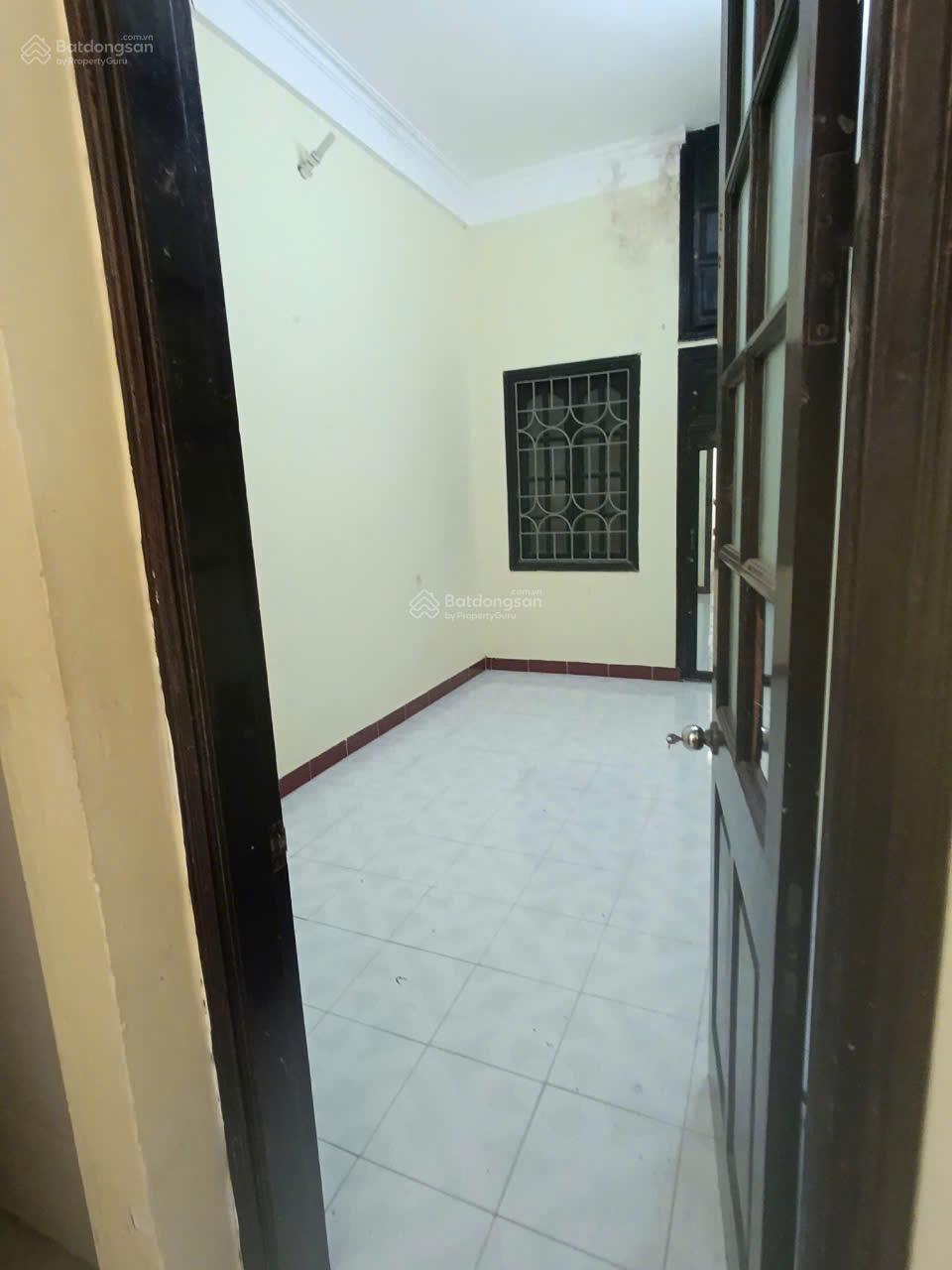 Cho thuê nhà riêng ngõ 12B Lý Nam Đế, DT 40m x 3.5 tầng, MT 3m, ngõ ô tô, giá 14 triệu