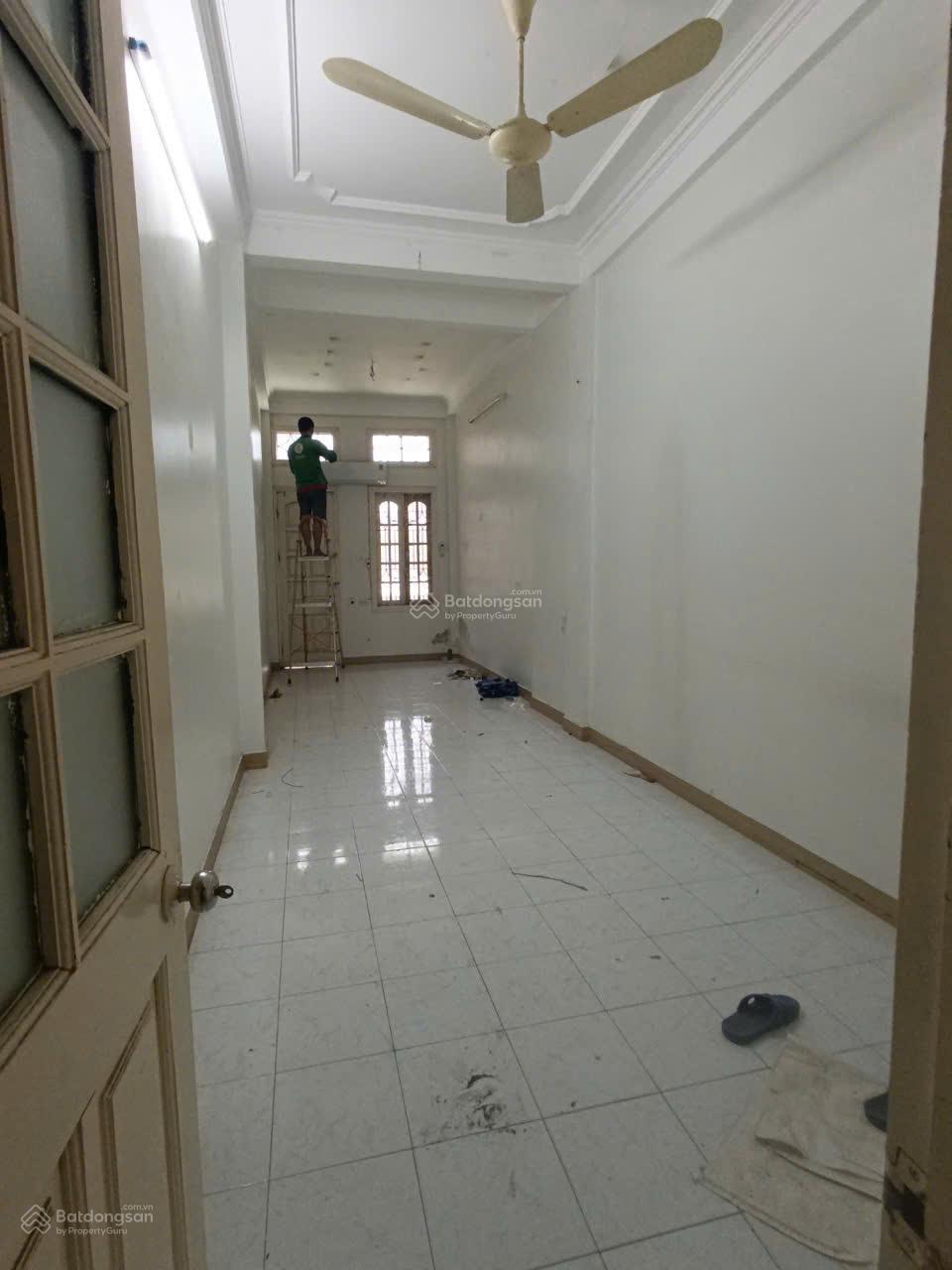 Cho thuê nhà riêng ngõ 12B Lý Nam Đế, DT 40m x 3.5 tầng, MT 3m, ngõ ô tô, giá 14 triệu