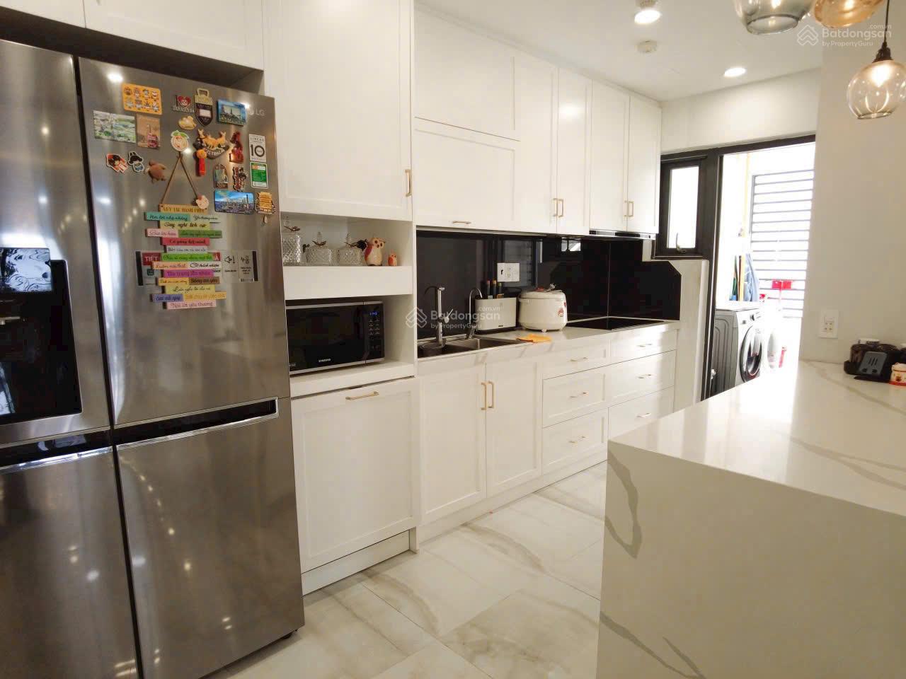 GẤP. Chủ gửi bán gấp trong tháng căn hộ Nam Phúc, 121m2, căn góc, view công viên, giá 12,5 tỷ