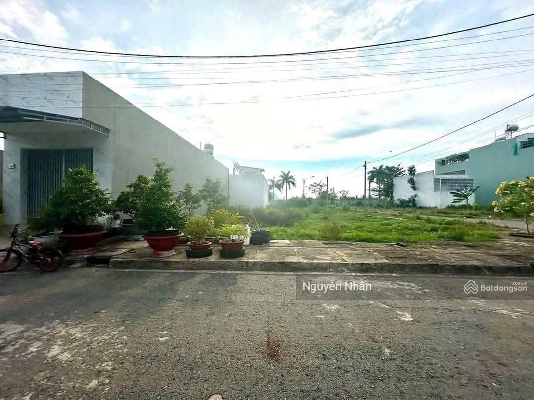 Kẹt Tiền bán nhanh lô đất thổ cư 120m2/650triệu . MTĐ. Thanh niên , Tân Phú Đông , Đồng Tháp SHR.
