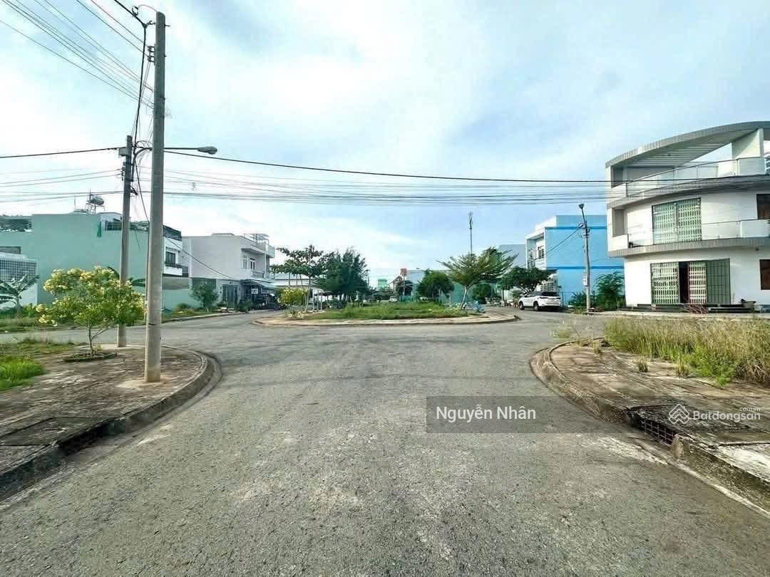 Kẹt Tiền bán nhanh lô đất thổ cư 120m2/650triệu . MTĐ. Thanh niên , Tân Phú Đông , Đồng Tháp SHR.