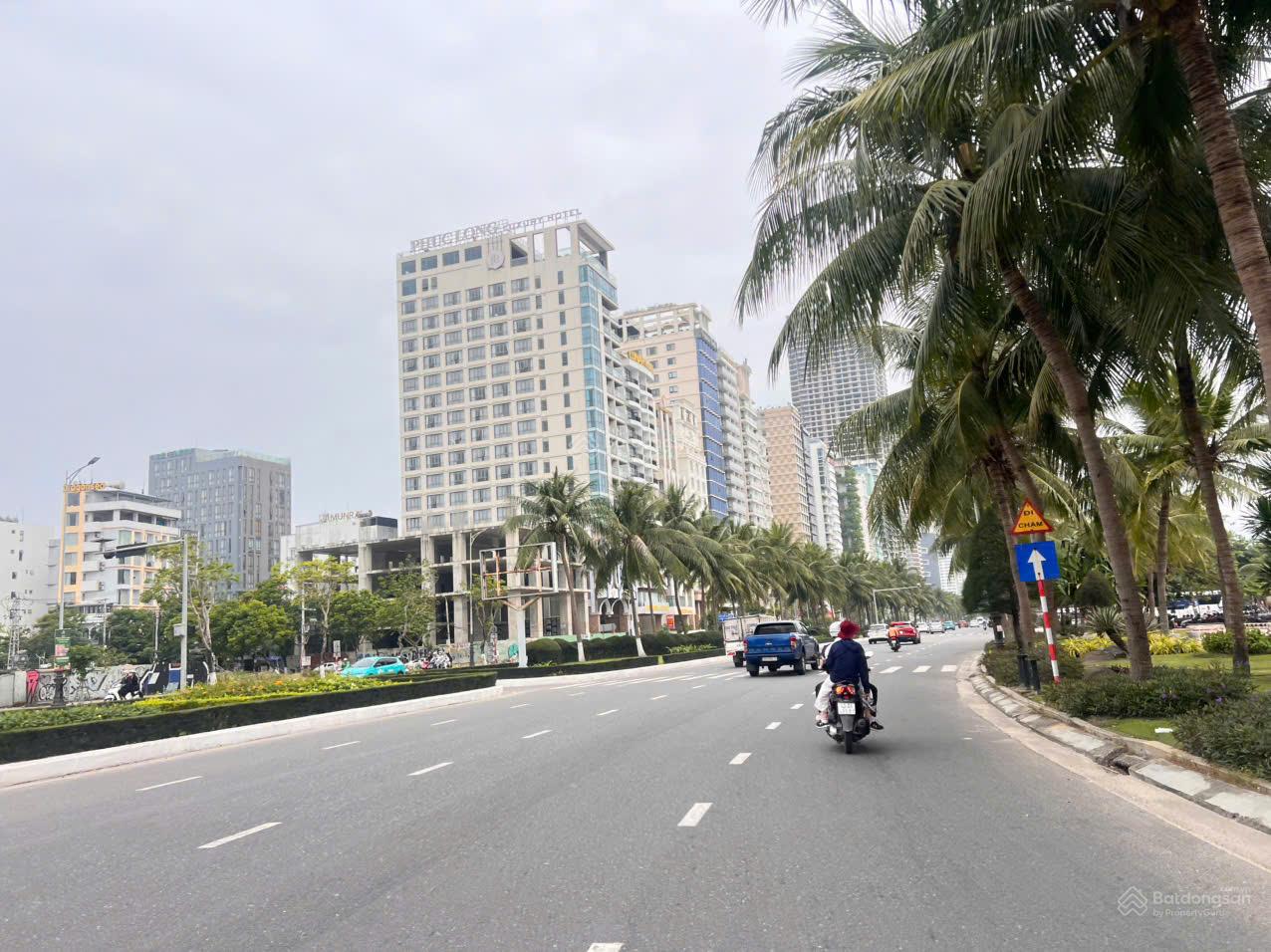 200m2 Góc 2 mặt tiền Nguyễn Văn Thoại chỉ 19x tr/m2 siêu hiếm cách biển Mỹ Khê 500m 200m2 Góc 2 mặt tiền Nguyễn Văn Thoại chỉ 19x tr/m2 siêu hiếm cách biển Mỹ Khê 500m