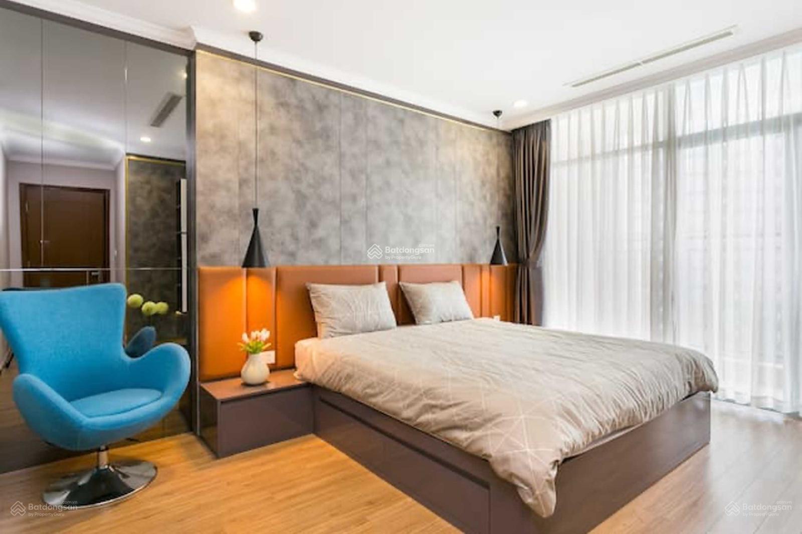 Chính chủ cần bán căn hộ CC Cộng Hòa Plaza, DT: 79m2, 2 phòng ngủ, nhà mới, giá: 4,5 tỷ, sổ hồng Chính chủ cần bán căn hộ CC Cộng Hòa Plaza, DT: 79m2, 2 phòng ngủ, nhà mới, giá: 4,5 tỷ, sổ hồng