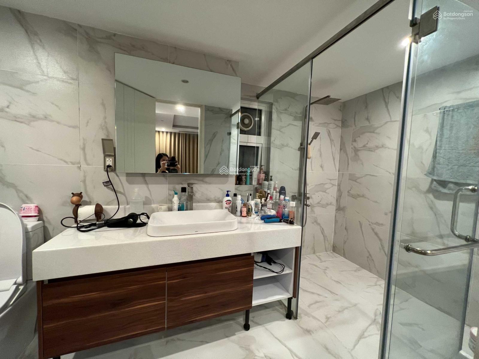 Chính chủ cần bán căn hộ CC Cộng Hòa Plaza, DT: 79m2, 2 phòng ngủ, nhà mới, giá: 4,5 tỷ, sổ hồng Chính chủ cần bán căn hộ CC Cộng Hòa Plaza, DT: 79m2, 2 phòng ngủ, nhà mới, giá: 4,5 tỷ, sổ hồng