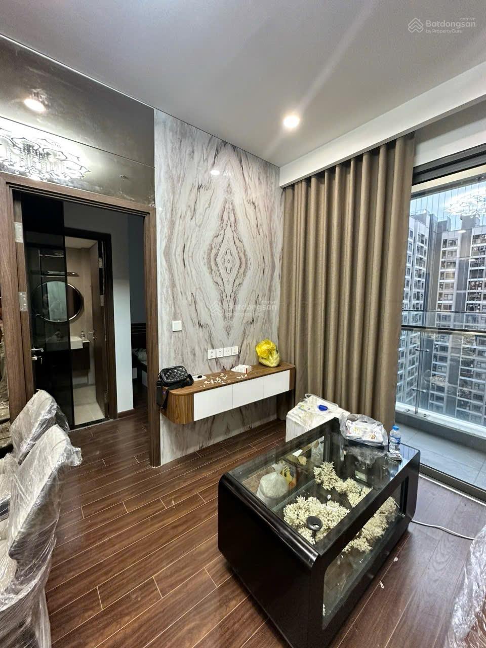 CC bán gấp CH 2N toà M3 - Tầng trung, view nội khu 55m2 full đồ - Giá bán 4 tỷ 560 bao phí