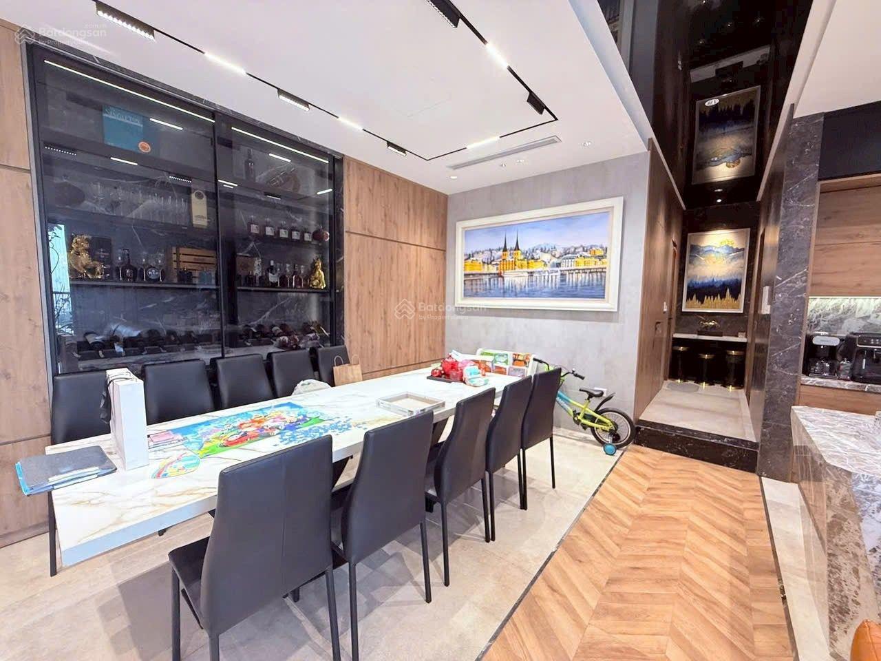 Bán CC 3PN tại Lê Văn Lương, Nhân Chính, Thanh Xuân, Hà Nội, 16,8 tỷ, 188m2 Hot!