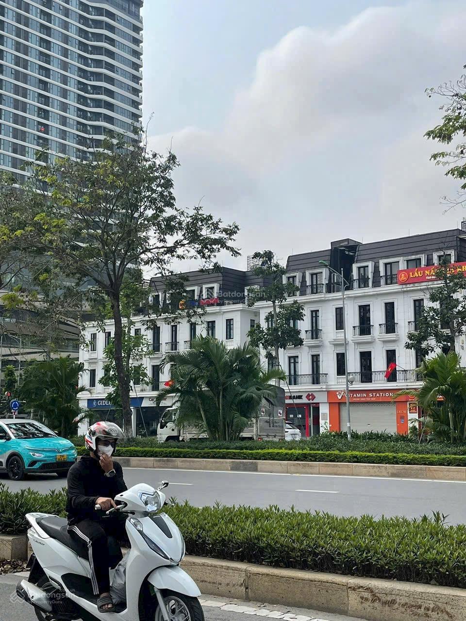 Mới ra: Bán căn LK mặt Xuân La đang kinh doanh tốt: giá 42 tỷ. Thương lượng cho khách thiện chí