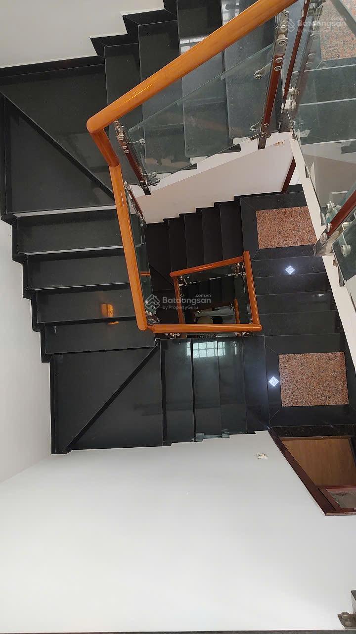 Cần Bán gấp Nhà Đẹp 4 tầng  2mt đường Phạm Văn Nghị- Đà Nẵng. Giá giảm còn 8,9 Tỷ, kinh doanh đc