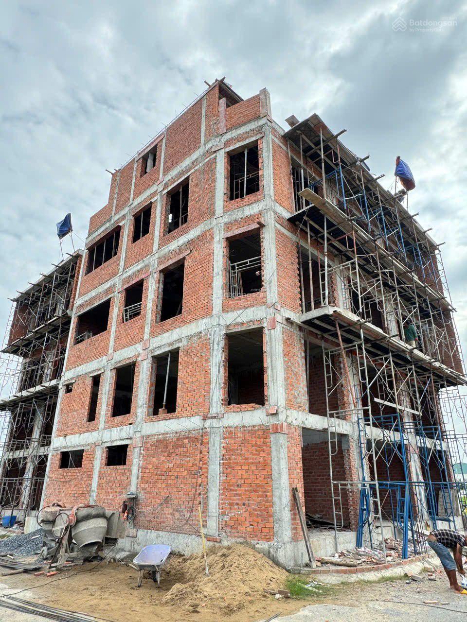 NHÀ 5 TẦNG LÔ GỐC MỚI XÂY CÁCH QL13 & QL1A CHỈ 3KM SỔ RIÊNG GIÁ TỐT NHẤT KHU VỰC