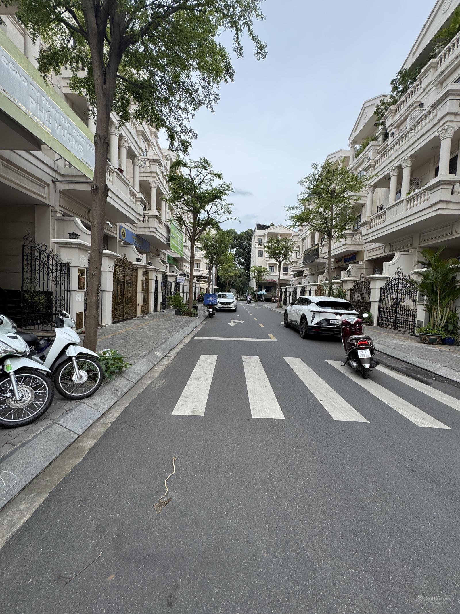 Hàng hiếm căn góc cityland Parkhills Phan văn trị P10 dt 7.5x20m đct 60tr/tháng giá bán 31.5 tỷ Tl