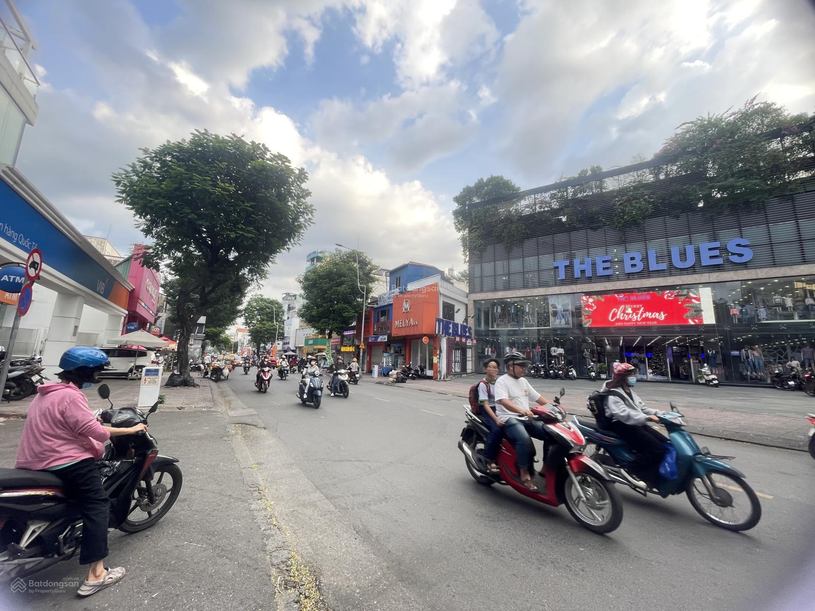 Siêu Phẩm có 1-0-2 MT Võ Văn Tần P6 Q3: DT 20m x 30m (600m2) cấp4, CTXD 2 Hầm 12 Tầng. Gái 300 ty