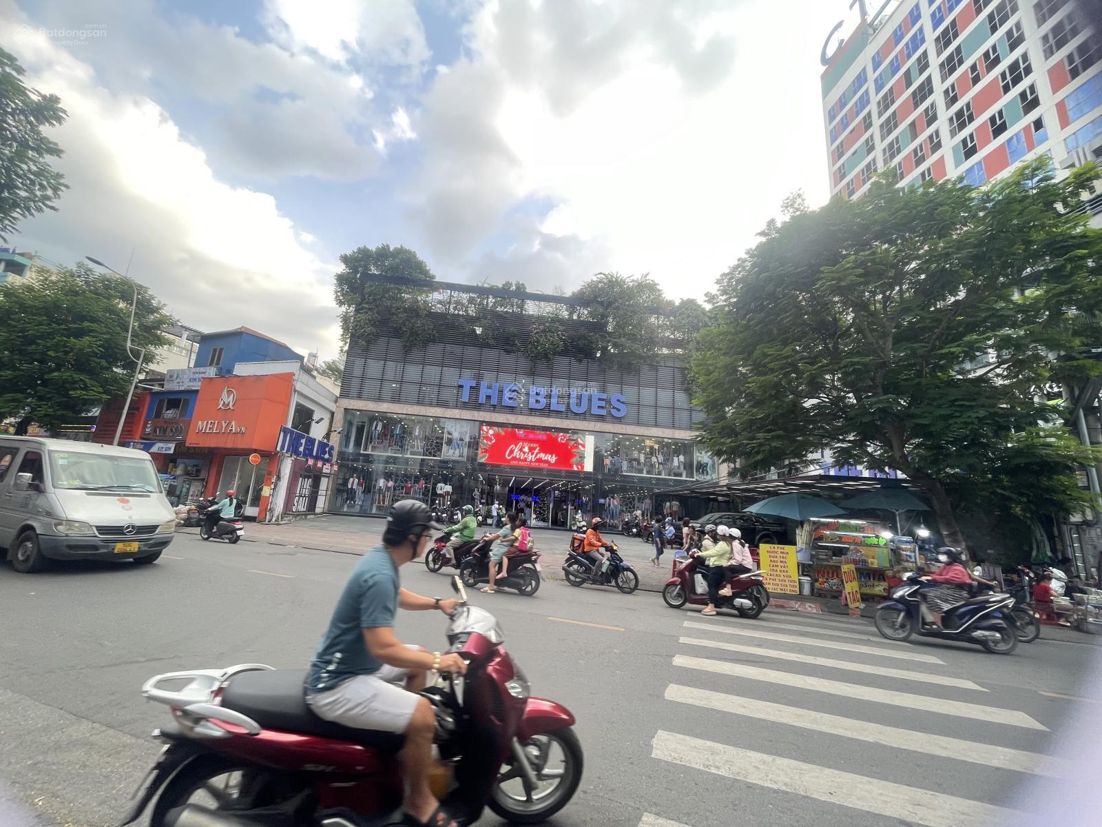 Siêu Phẩm có 1-0-2 MT Võ Văn Tần P6 Q3: DT 20m x 30m (600m2) cấp4, CTXD 2 Hầm 12 Tầng. Gái 300 ty