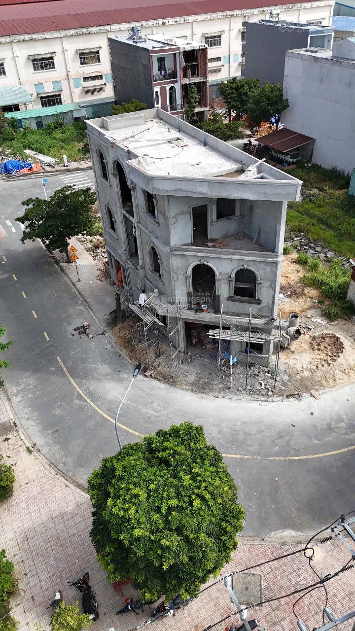 Nàh 2 mặt tiền sắp hoàn thành full nội thất gần vòng xoay An Phú