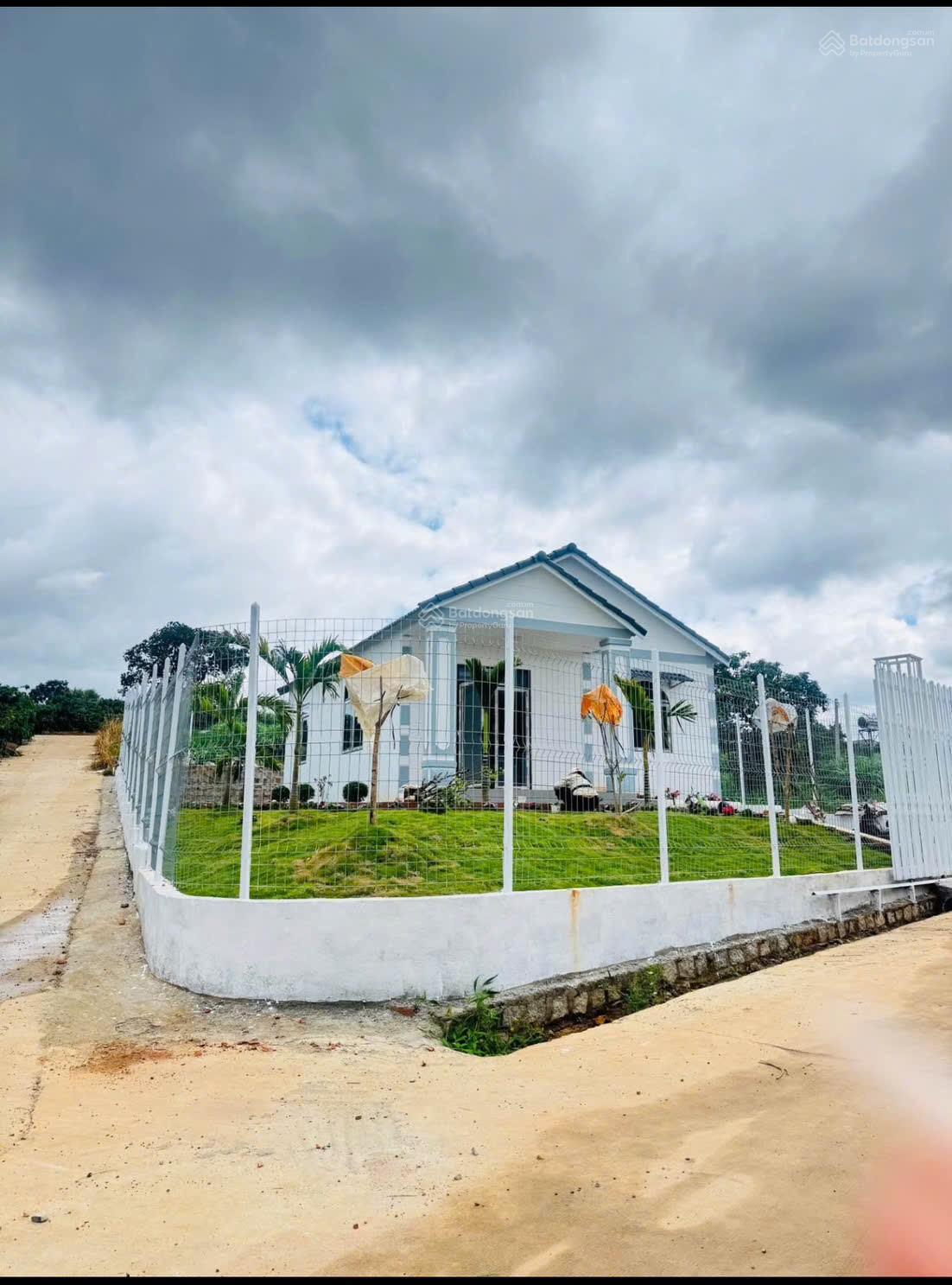 Căn nhà vườn 2 mặt tiền view đồi thông ven Đà Lạt