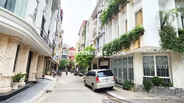 Ba Mặt Thoáng- lô góc Kinh Doanh vỉa hè ô tô Tránh DT:132m trung tâm KĐT Văn Quán Giá Hơn 200tr/m