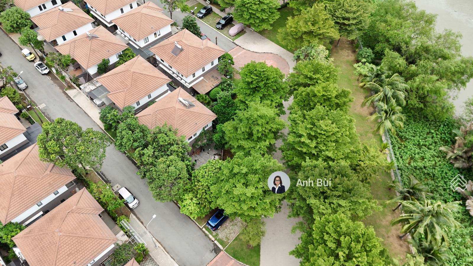 BÁN GẤP CĂN VILLA GÓC 3 MẶT THOÁNG, VEN SÔNG RẠCH CHIẾC. SỔ HỒNG RIÊNG . HÀNG SIÊU HIẾM