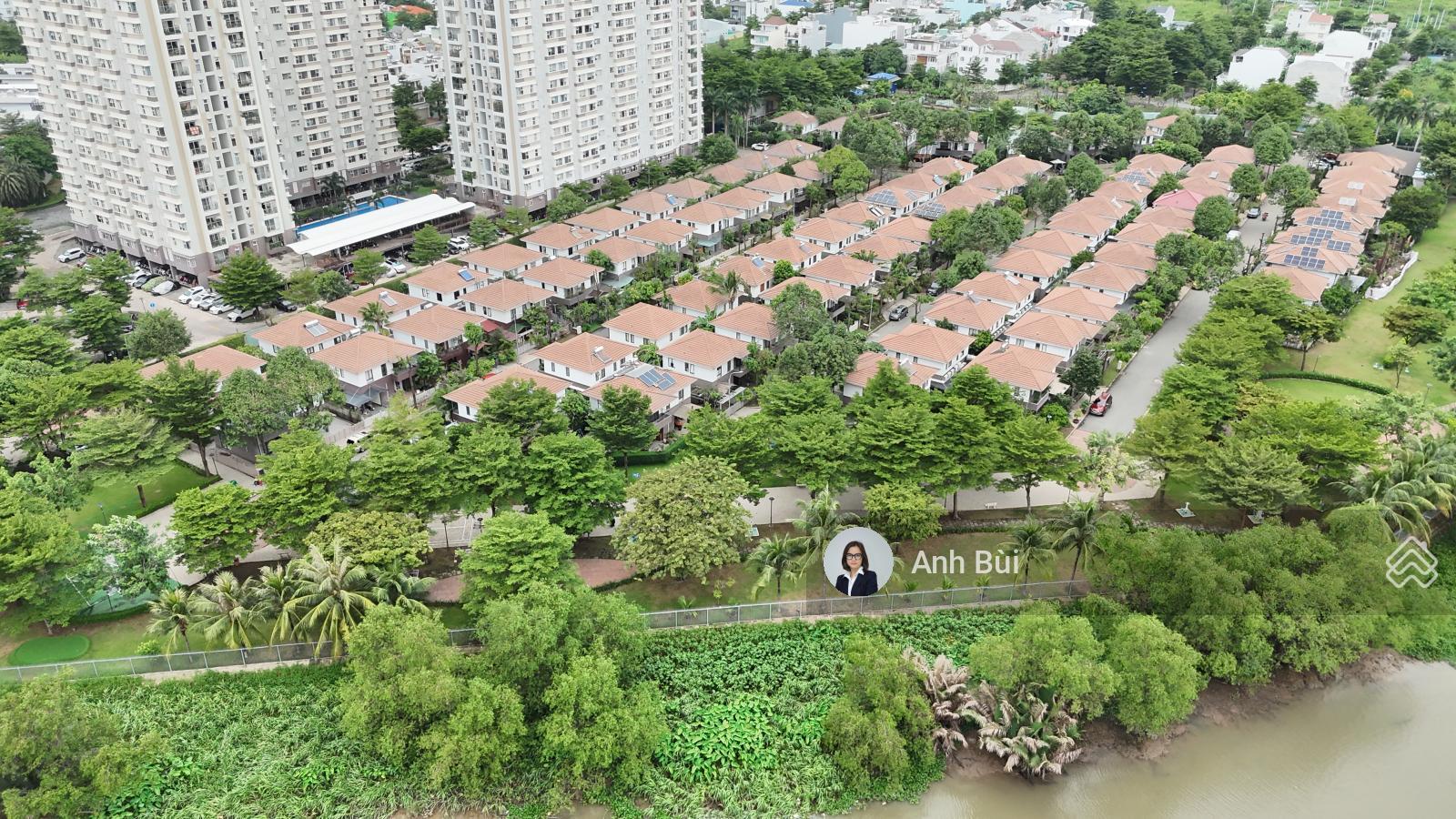 BÁN GẤP CĂN VILLA GÓC 3 MẶT THOÁNG, VEN SÔNG RẠCH CHIẾC. SỔ HỒNG RIÊNG . HÀNG SIÊU HIẾM