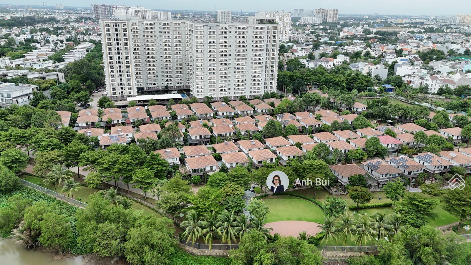 BÁN GẤP CĂN VILLA GÓC 3 MẶT THOÁNG, VEN SÔNG RẠCH CHIẾC. SỔ HỒNG RIÊNG . HÀNG SIÊU HIẾM