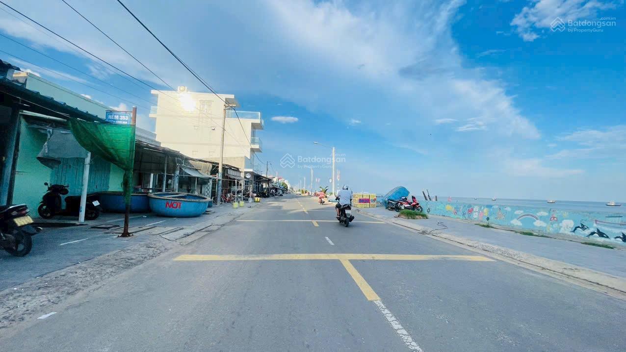 BÁN CĂN NHÀ BỜ BIỂN PHƯỚC HẢI- VIEW BIỂN CỰC CHILL - Nhà Lô Góc Mới Đẹp
Mặt tiền đường bờ kè