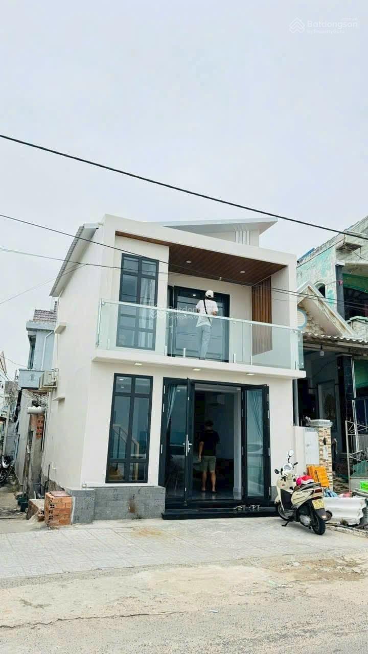 BÁN CĂN NHÀ BỜ BIỂN PHƯỚC HẢI- VIEW BIỂN CỰC CHILL - Nhà Lô Góc Mới Đẹp
Mặt tiền đường bờ kè
