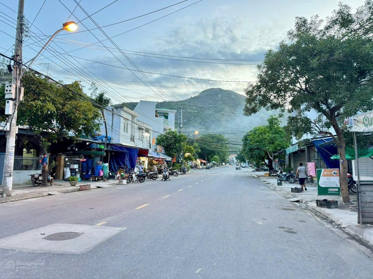 Bán đất xây căn hộ, mặt tiền kinh doanh Lý Thái Tổ - Vĩnh Hoà - Bắc Nha Trang