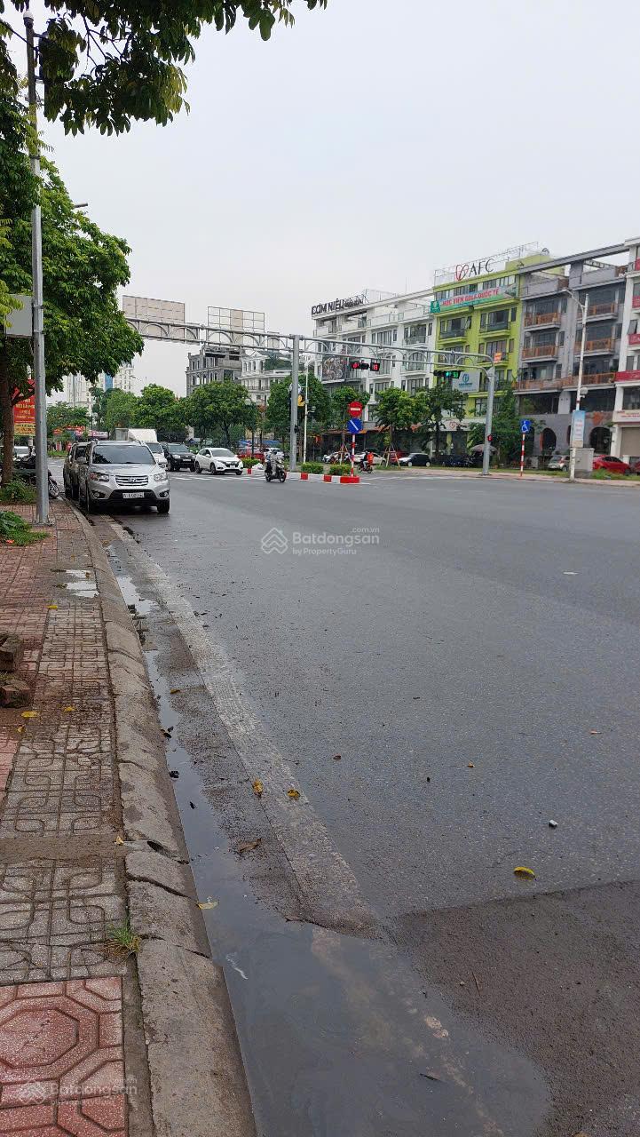 Bán nhà phố Bồ Đề 50m2- 6 tầng- 15 tỷ hơn, gara ô tô- thang máy, gần bệnh viện Tâm Anh
