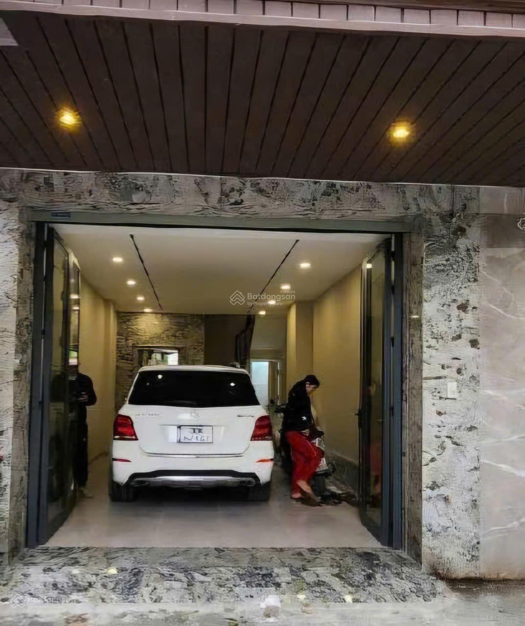 Bán nhà phố Bồ Đề 50m2- 6 tầng- 15 tỷ hơn, gara ô tô- thang máy, gần bệnh viện Tâm Anh