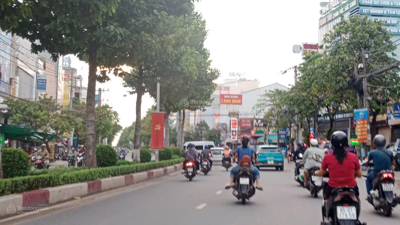 Bán nhà 1 trệt 3 lầu full thổ cư ngay bệnh viện Đồng Nai