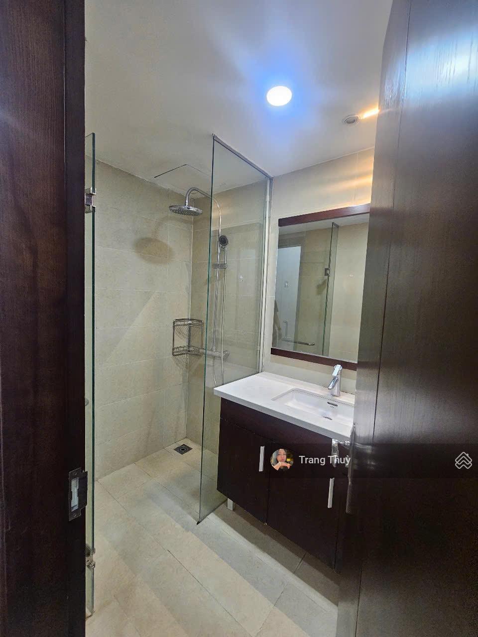 (nhà em) cần bán căn 3N tại Richland Xuân Thuỷ có lot xe bao phí. LH 0868 678 *** mở cửa 24/7