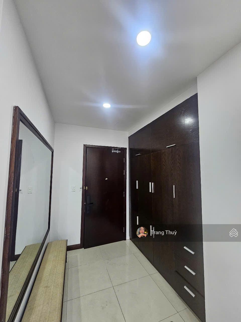 (nhà em) cần bán căn 3N tại Richland Xuân Thuỷ có lot xe bao phí. LH 0868 678 *** mở cửa 24/7