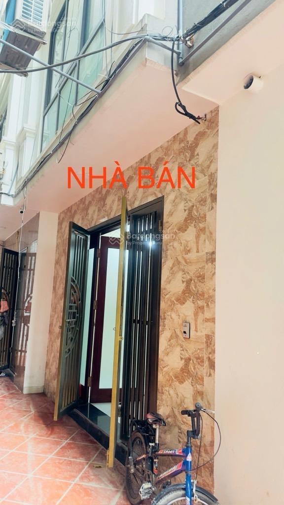Nhà 5 tầng đại mỗ đẹp, dân xây kiên cố, phòng nào cũng có mặt thoáng. Cư dân công viên chức.
