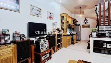 Nhà 5 tầng đại mỗ đẹp, dân xây kiên cố, phòng nào cũng có mặt thoáng. Cư dân công viên chức.