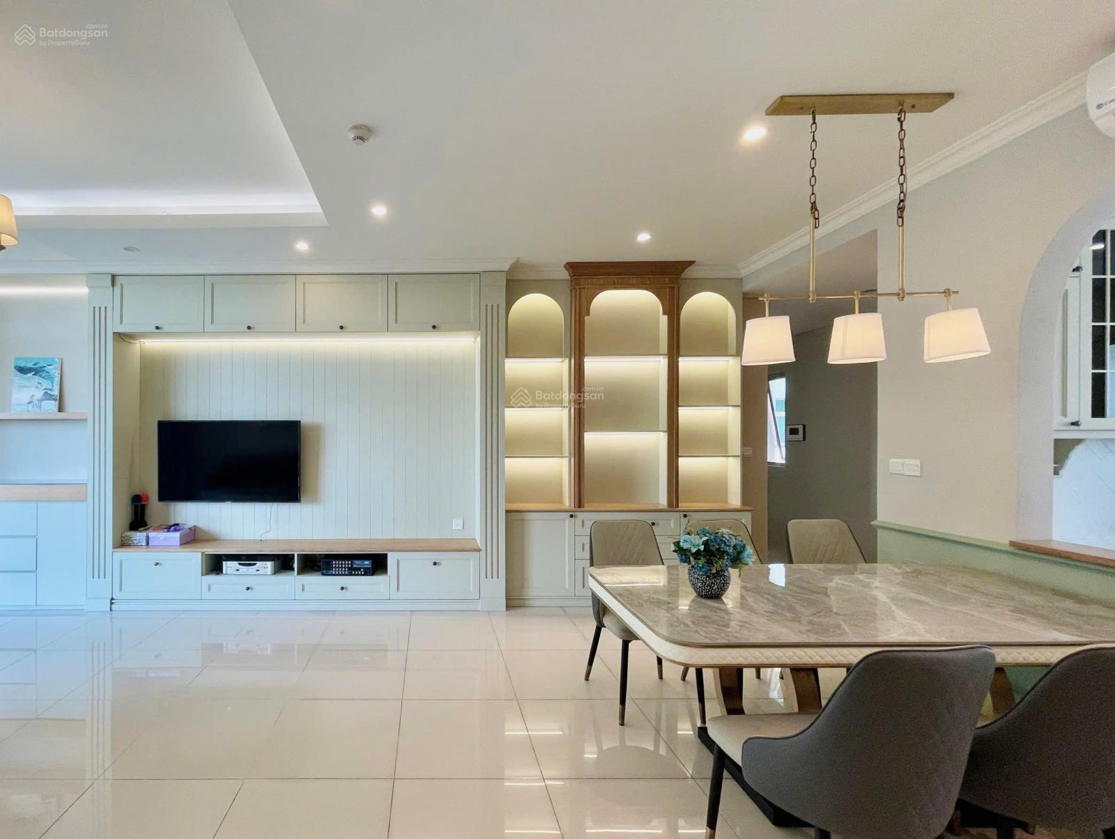 Bán căn hộ The Vista An Phú Q2, DT 160m2, 3PN, có ban công, view hướng mát, nội thất đẹp. Giá 12 tỷ