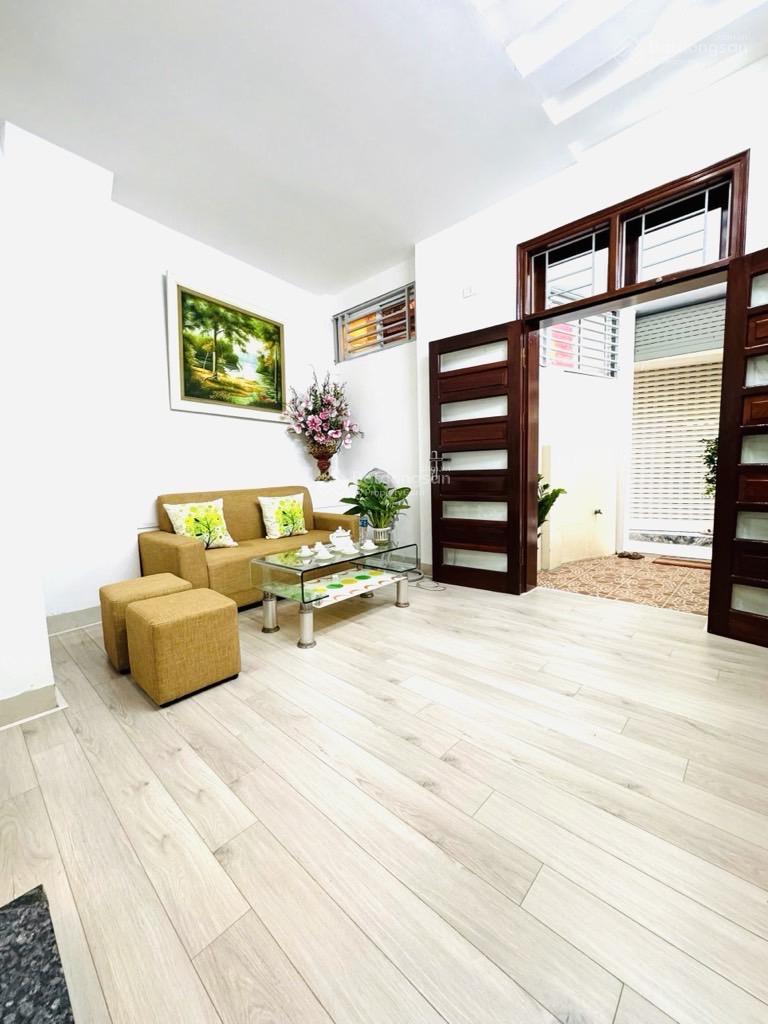 BÁN NHÀ LÔ GÓC HOÀNG MAI Diện tích: 40m (45m thực tế) x 4 tầng