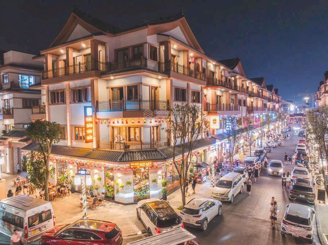 NHÀ PHỐ VINHOMES MT đường 15m tại Vinhomes Green city chỉ cần t.toán 600tr đồng. DT từ 60-150m2