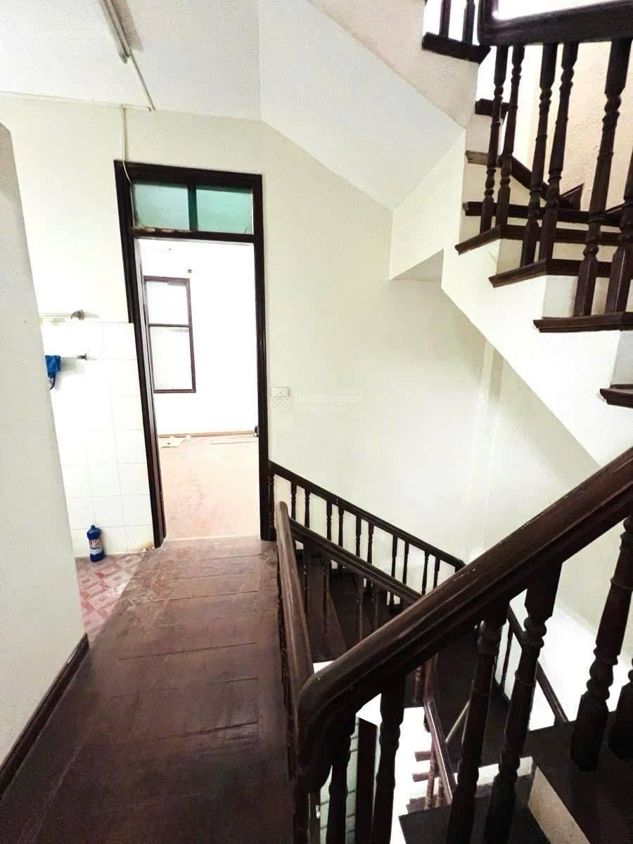 Hoàng Quốc Việt-DT 55,7m2, 4 Tầng, MT 4,3m 17,5 Tỷ-Nhà Dân Xây- Bưởi