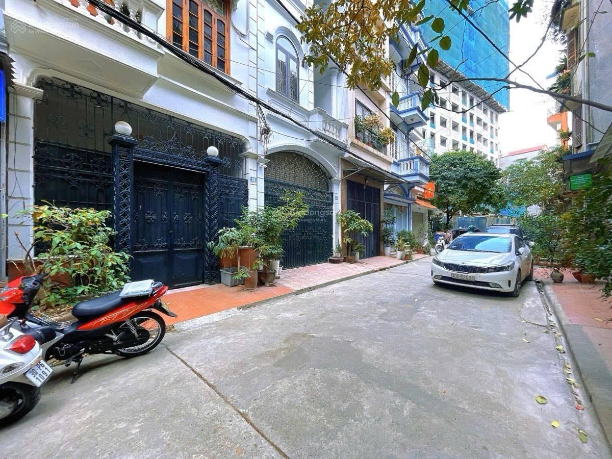 Hoàng Quốc Việt-DT 55,7m2, 4 Tầng, MT 4,3m 17,5 Tỷ-Nhà Dân Xây- Bưởi
