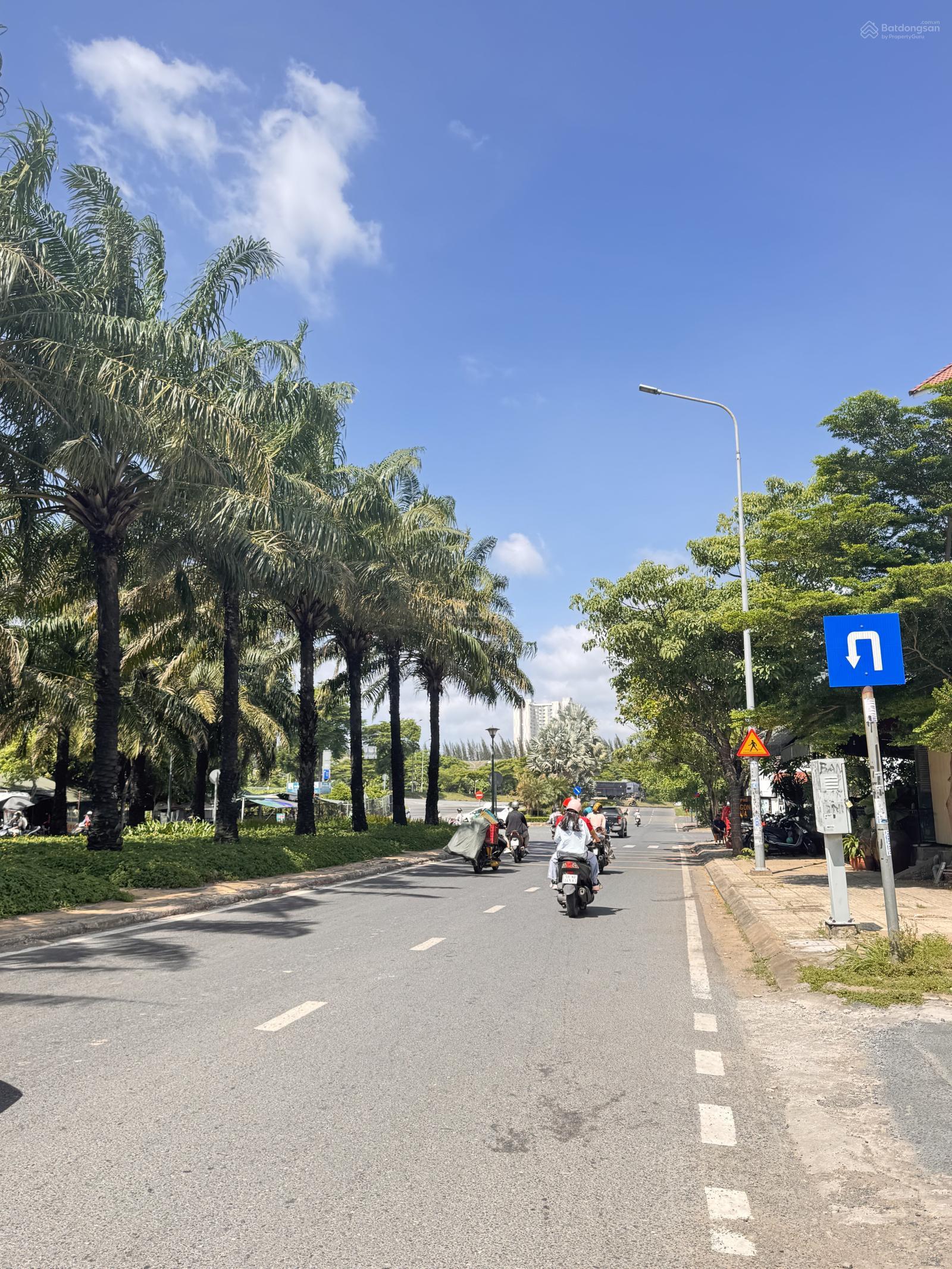 BÁN BIỆT THỰ VIP KDC TRUNG SƠN - MẶT TIỀN ĐƯỜNG 12M, SÁT QUẬN 7 - DT 200M, 3 TẦNG. NHỈNH 35 TỶ. TL
