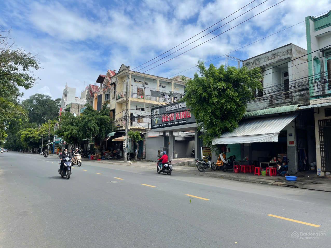 BÁN ĐẤT TẶNG DÃY TRỌ CŨ GIÁP TRUNG TÂM HÀNH CHÍNH DĨ AN - TPHCM giá 6.7 tỷ liên hệ 0975 339 ***