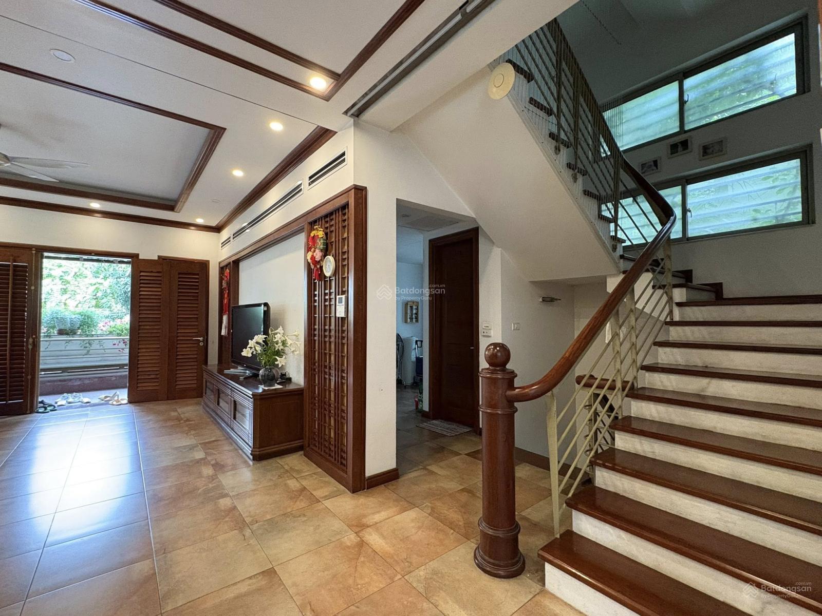 Hiếm có biệt thự Vườn Đào - Lạc Long Quân  View vườn  Gần Hồ Tây  Lô đẹp, sổ sẵn, pháp lý chuẩn