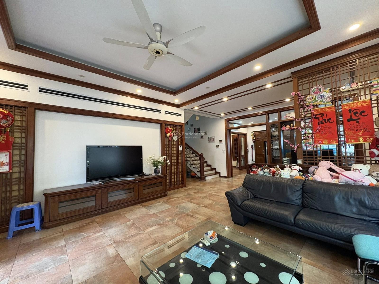 Hiếm có biệt thự Vườn Đào - Lạc Long Quân  View vườn  Gần Hồ Tây  Lô đẹp, sổ sẵn, pháp lý chuẩn